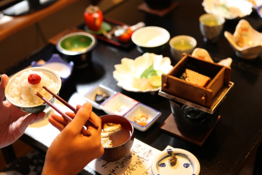 キレイ・美味しい・こぢんまり 山の馴染みの一軒宿 湯本館 | 五頭